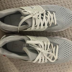 OnCloud Women’s 8 Running Shoes